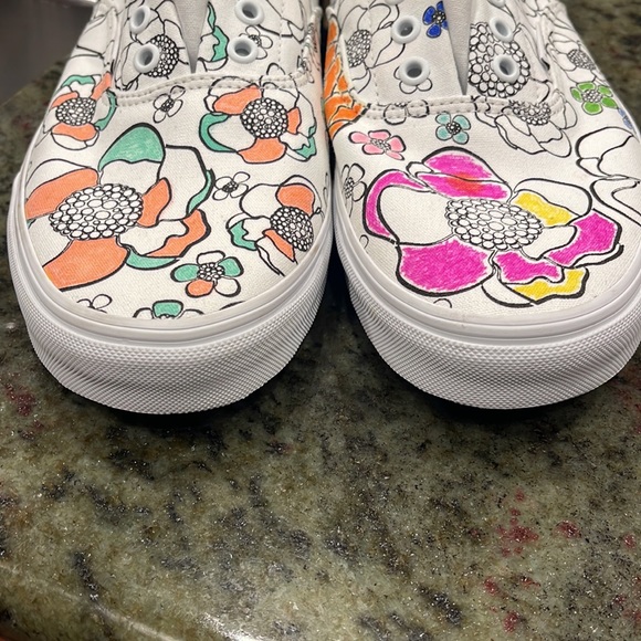 Vans Flower Design Beautiful sneakers size 12. NWOT - Picture 2 of 12